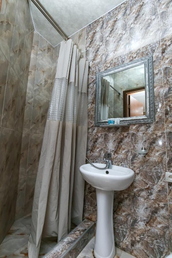 David Hotel Kutaisi Exteriör bild